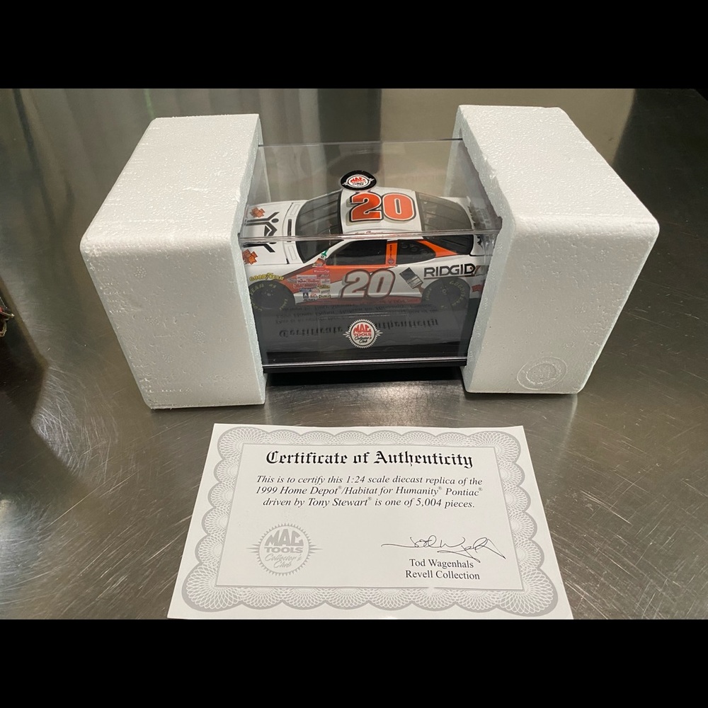 Tony Stewart #20 1999 Home Depot / Habitat For Humanity Pontiac 1:24 Scale